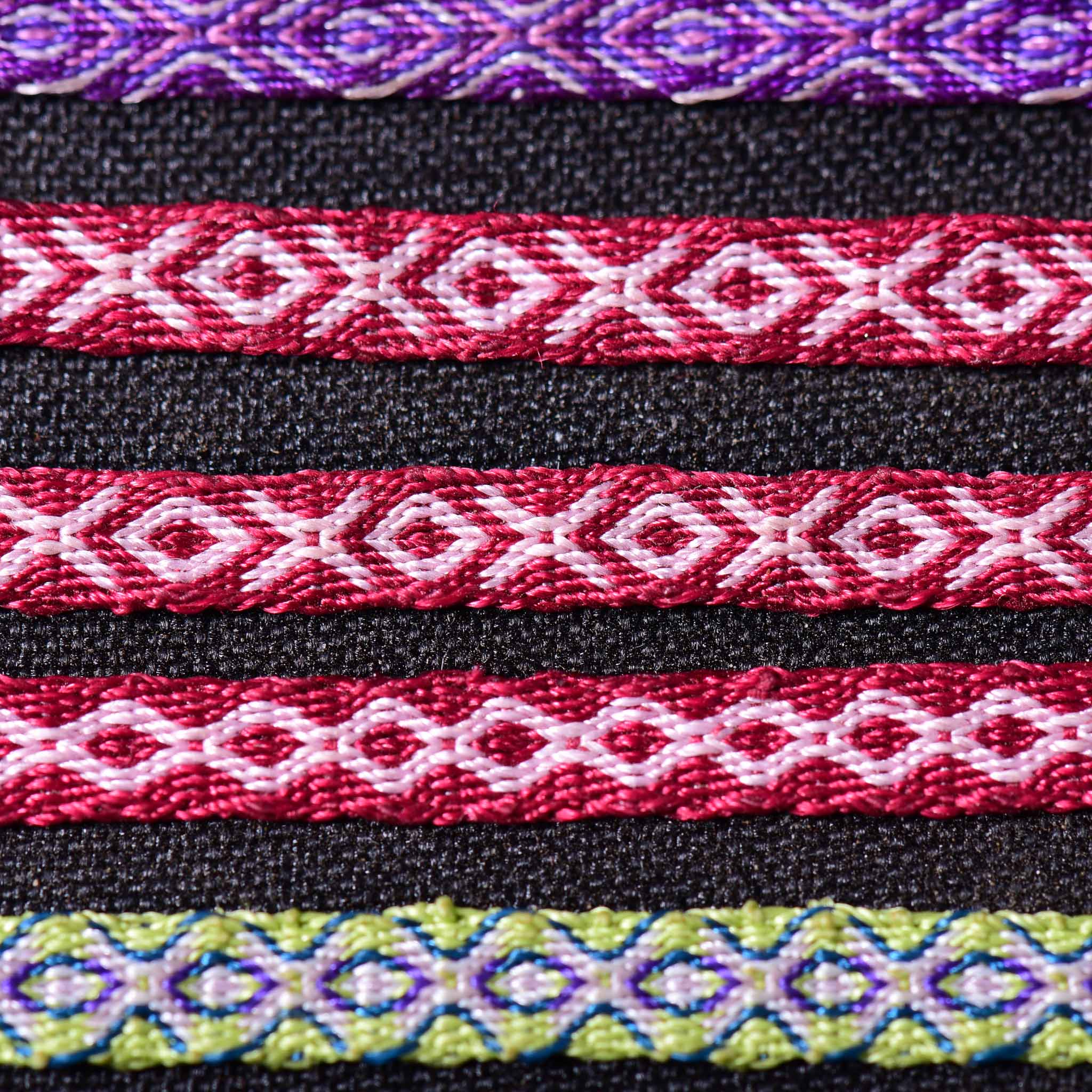 Mhuysca Macrame Thin Bracelet Red Triangle
