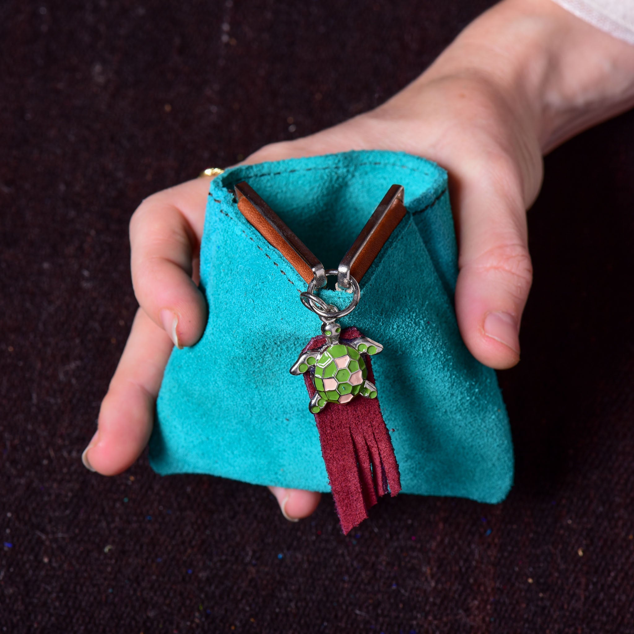 Andino Tortuguero - Otavalo Leather Turtle Clasp Purse turquoise Red Handle