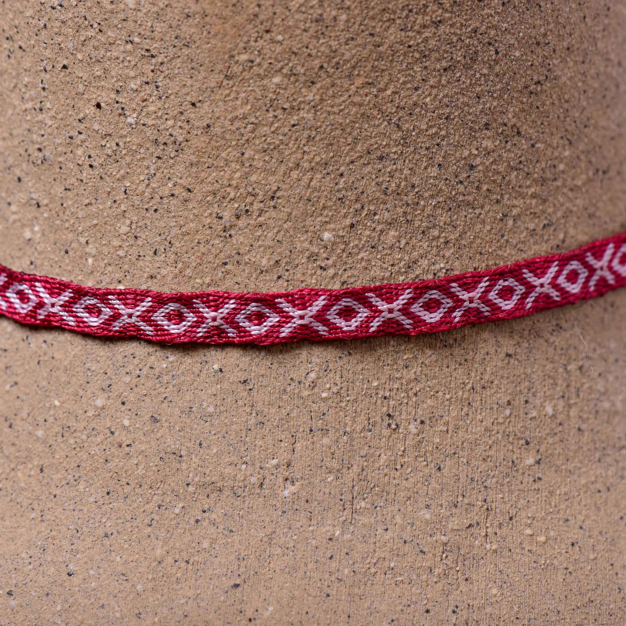 Mhuysca Macrame Thin Bracelet Red Triangle