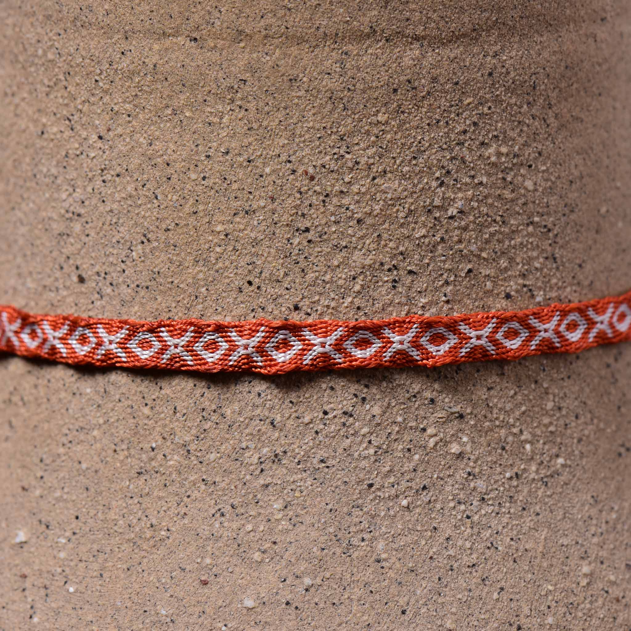 Mhuysca Macrame Thin Bracelet Red Octagons